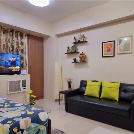 One Palm Tree Villas Condo Across Naia Terminal 3 Manilla Buitenkant foto