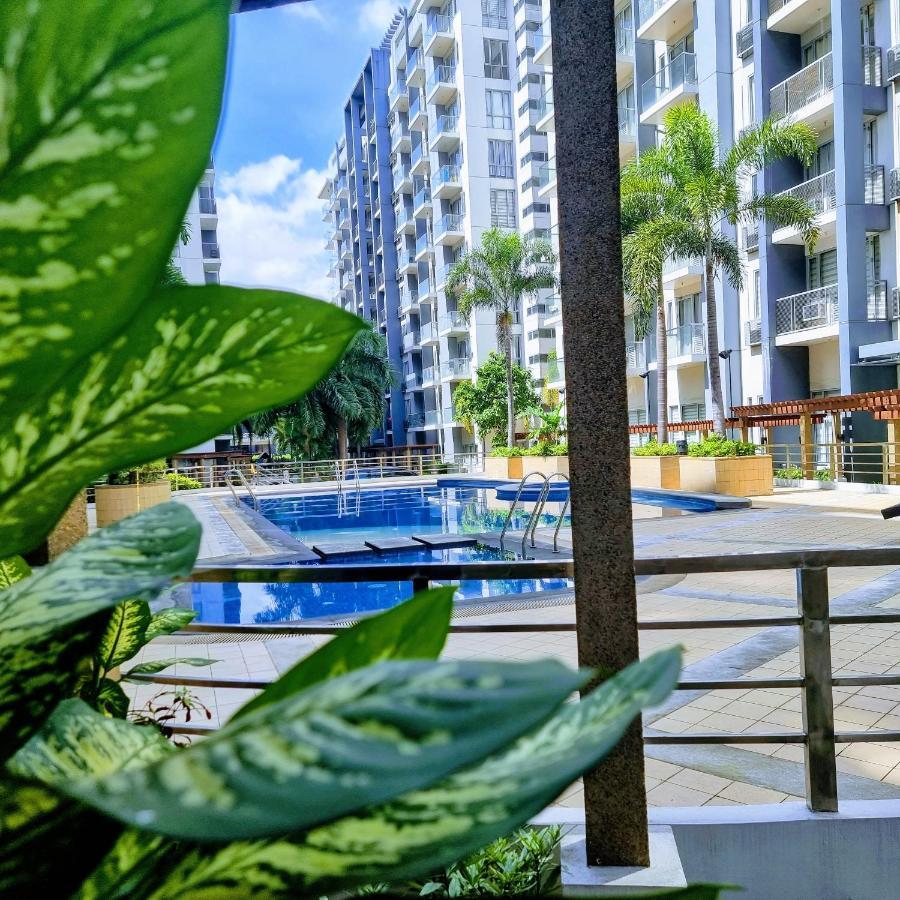 One Palm Tree Villas Condo Across Naia Terminal 3 Manilla Buitenkant foto