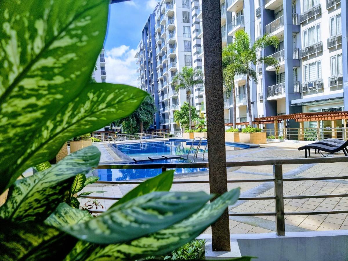 One Palm Tree Villas Condo Across Naia Terminal 3 Manilla Buitenkant foto