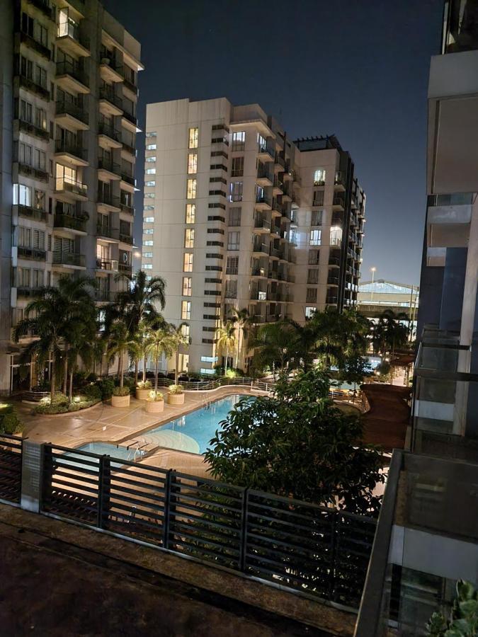 One Palm Tree Villas Condo Across Naia Terminal 3 Manilla Buitenkant foto