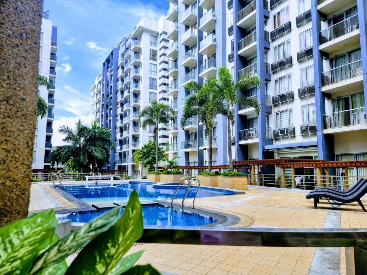 One Palm Tree Villas Condo Across Naia Terminal 3 Manilla Buitenkant foto