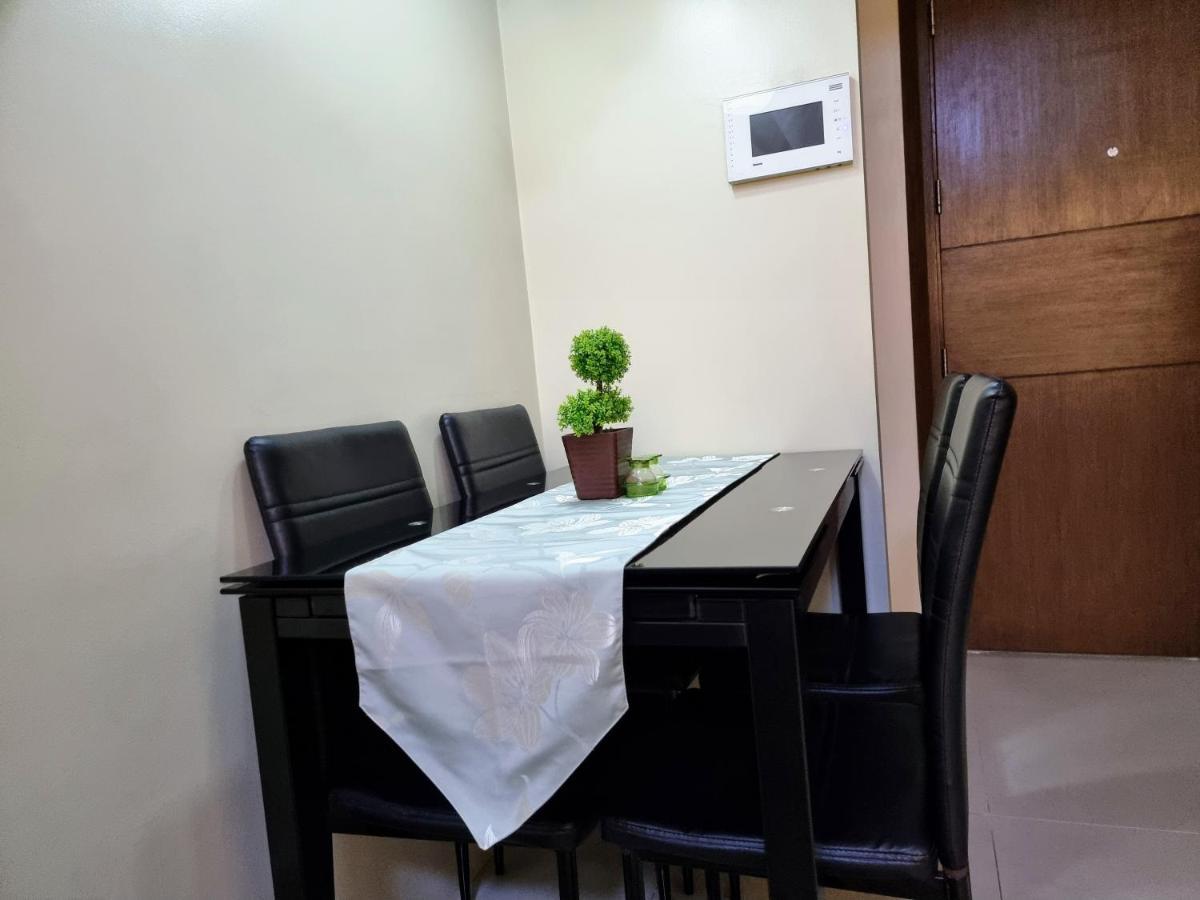 One Palm Tree Villas Condo Across Naia Terminal 3 Manilla Buitenkant foto