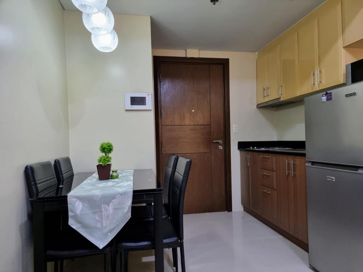 One Palm Tree Villas Condo Across Naia Terminal 3 Manilla Buitenkant foto