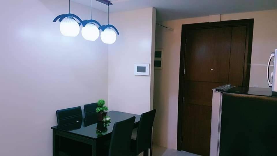 One Palm Tree Villas Condo Across Naia Terminal 3 Manilla Buitenkant foto