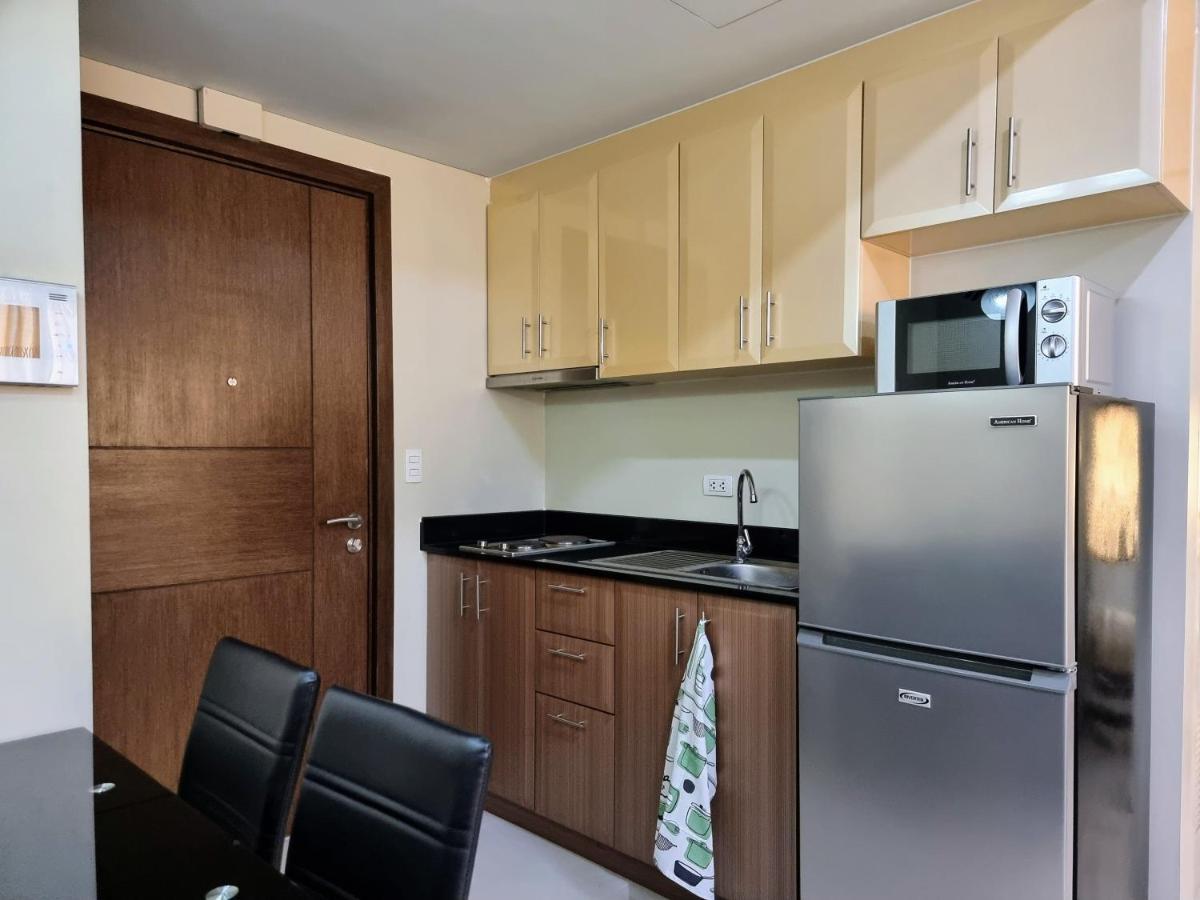 One Palm Tree Villas Condo Across Naia Terminal 3 Manilla Buitenkant foto
