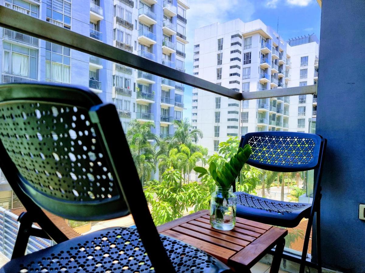 One Palm Tree Villas Condo Across Naia Terminal 3 Manilla Buitenkant foto
