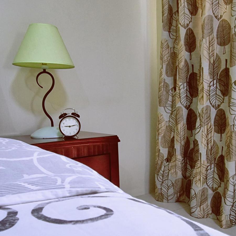 One Palm Tree Villas Condo Across Naia Terminal 3 Manilla Buitenkant foto