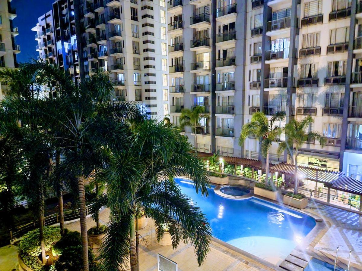 One Palm Tree Villas Condo Across Naia Terminal 3 Manilla Buitenkant foto