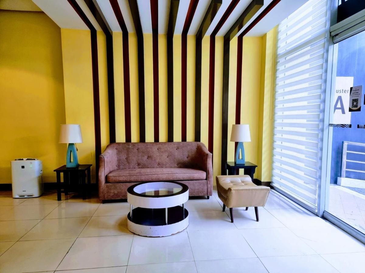 One Palm Tree Villas Condo Across Naia Terminal 3 Manilla Buitenkant foto