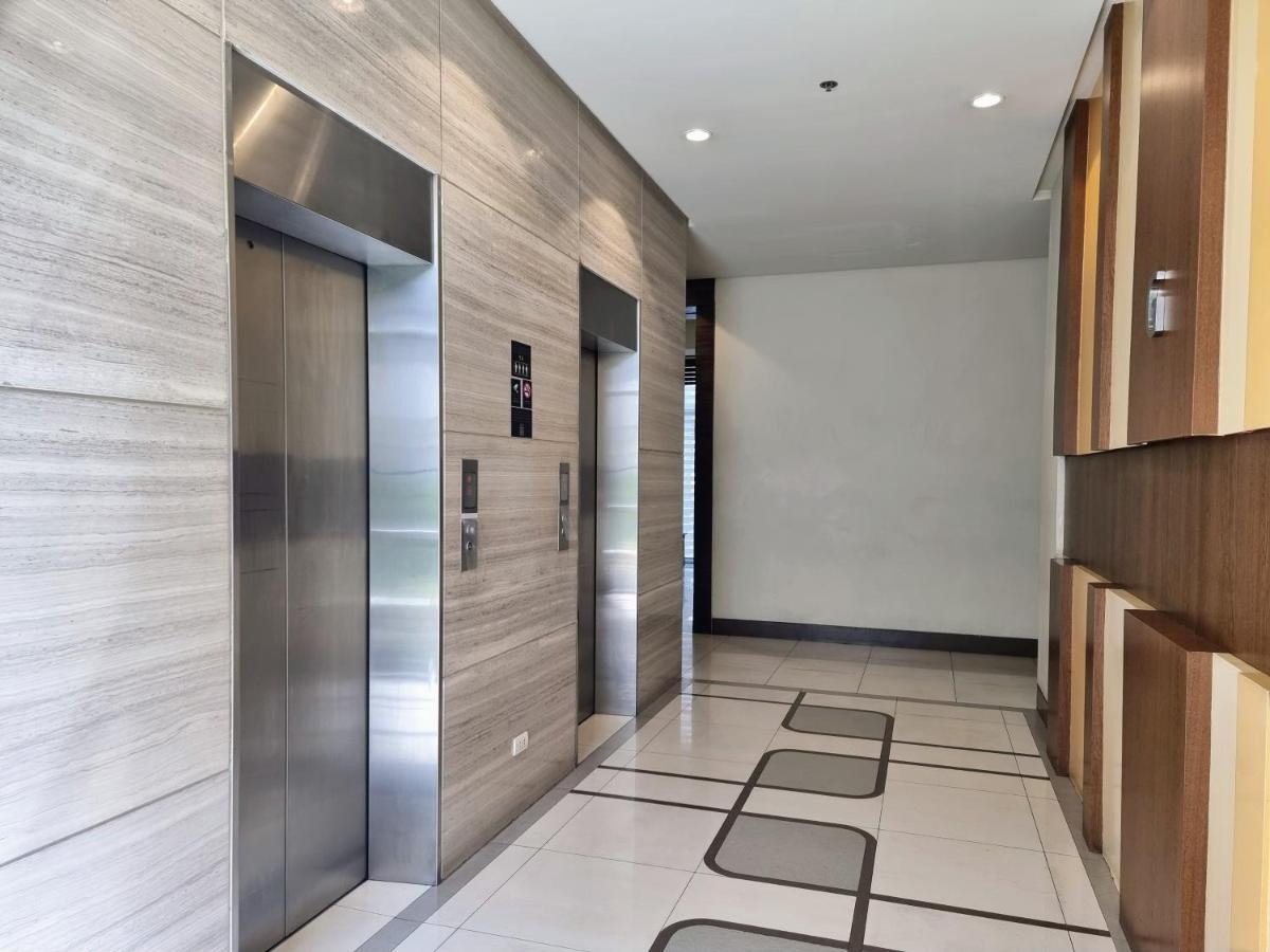 One Palm Tree Villas Condo Across Naia Terminal 3 Manilla Buitenkant foto