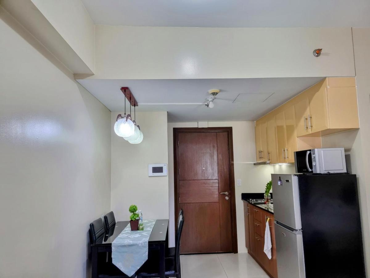 One Palm Tree Villas Condo Across Naia Terminal 3 Manilla Buitenkant foto