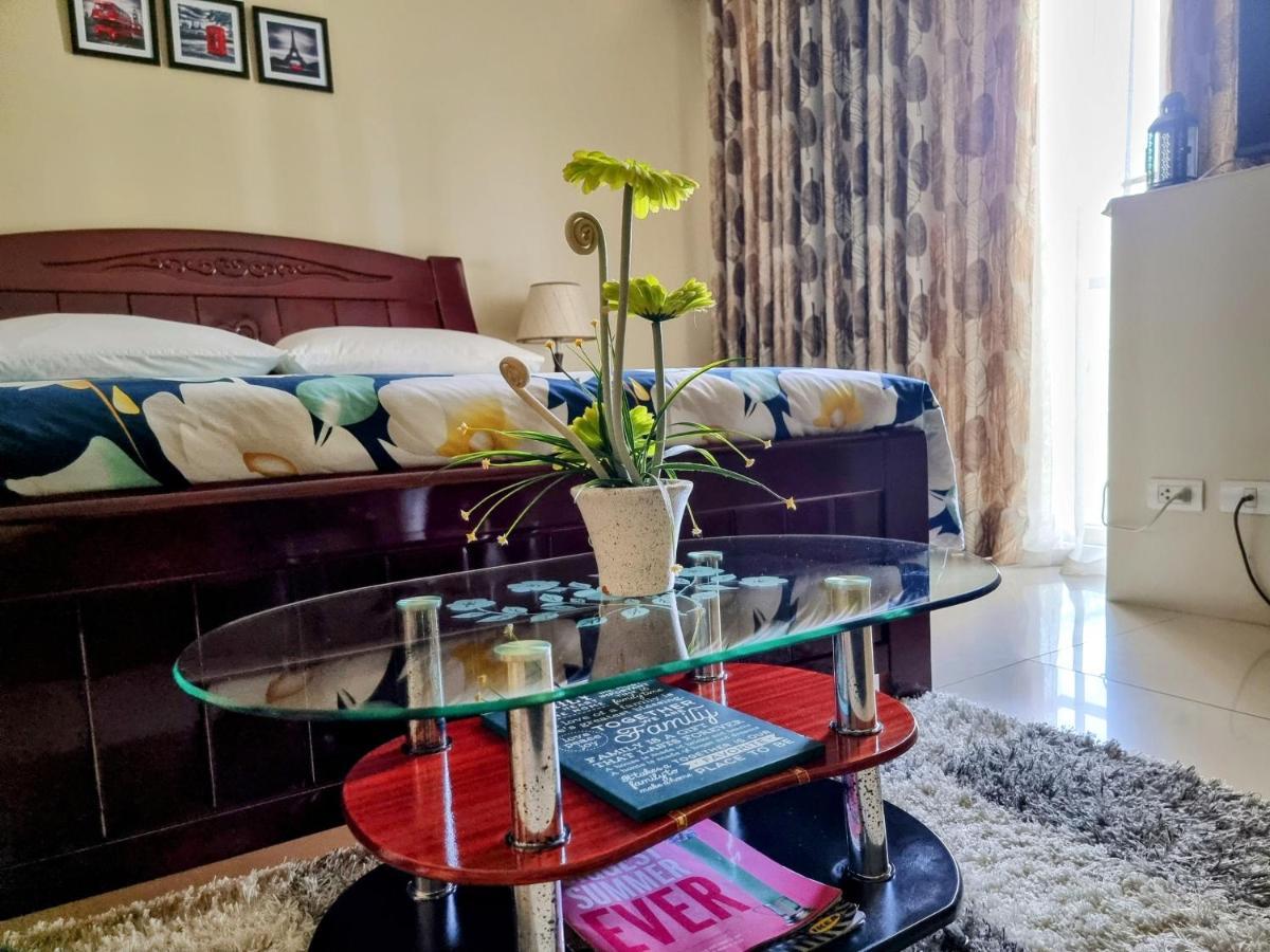 One Palm Tree Villas Condo Across Naia Terminal 3 Manilla Buitenkant foto