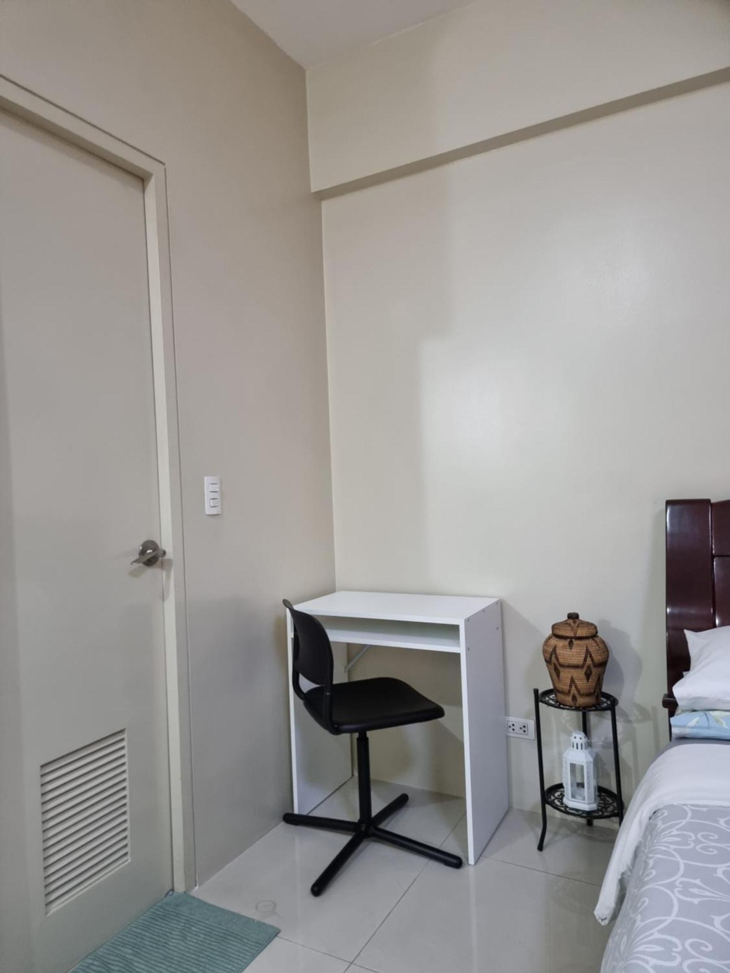 One Palm Tree Villas Condo Across Naia Terminal 3 Manilla Buitenkant foto